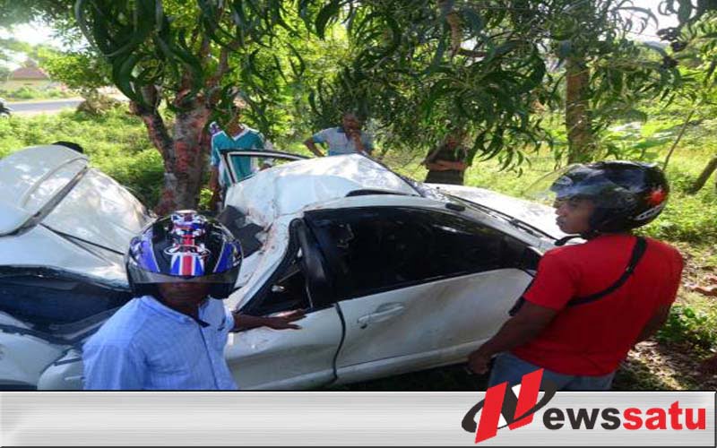 Diduga Sopir Mengantuk, Mobil Avanza Tabrak Pohon