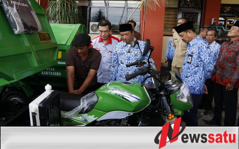 Pemkab Sumenep Serahkan Bantuan Motor Pengangkut Sampah ke BKM