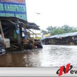 Jalan Desa Bantaran Probolinggo Kerap Digenangi Air, Pemotor Mengeluh