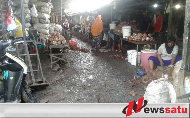 Kondisi Pasar Kolpajung Pamekasan Dikeluhkan Pengunjung