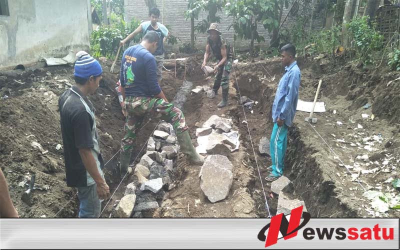 Peduli Kesehatan, Satgas TMMD Kodim Jember Sediakan MCK untuk Warga