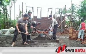 TNI-Polri Kebut Pembangunan MCK dan RTLH di Desa Gunung Malang Jember