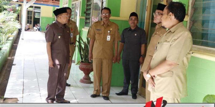 Bupati Sumenep Tinjau Pelaksanaan UNBK SMP Sederajat