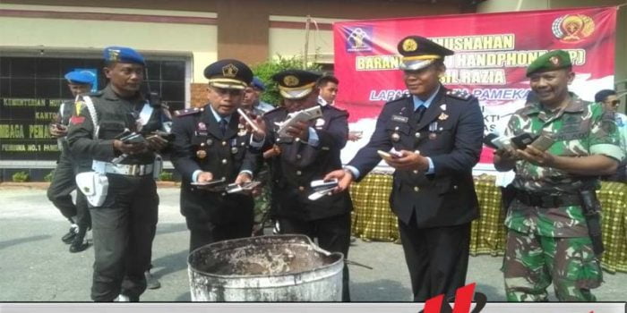 Lapas Klass IIA Pamekasan Musnahkan Ratusan HP