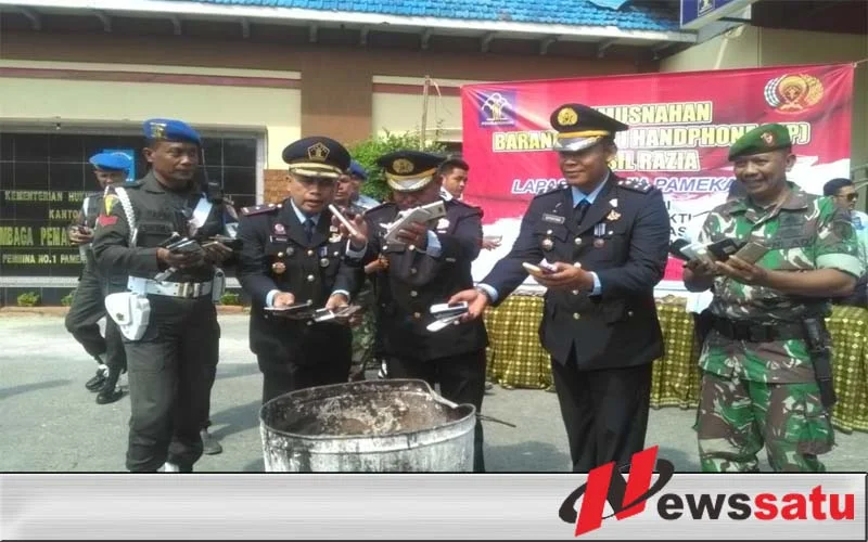 Lapas Klass IIA Pamekasan Musnahkan Ratusan HP