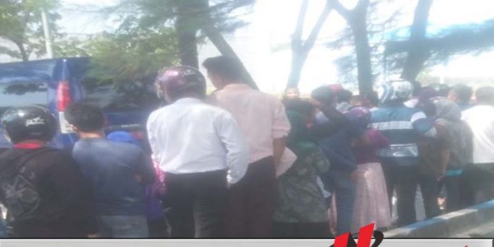 Demi Uang Baru, Warga Probolinggo Rela Antri Berjam-jam
