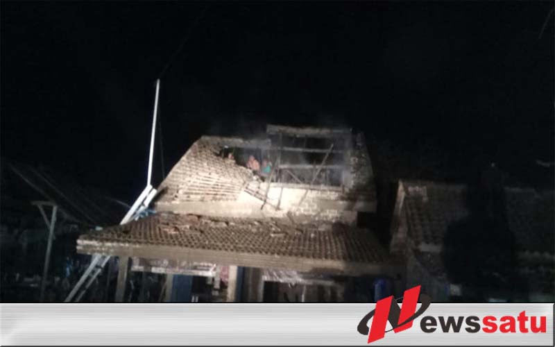 Diduga Konsleting Listrik, Rumah di OKI Hangus Dilalap Si Jago Merah