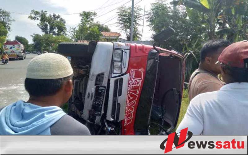 Dua Orang Tewas Dalam Kecelakaan Mini Bus Vs Motor