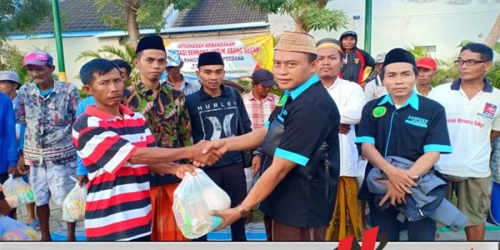 Jaspenu Sumenep Bagi-bagi Sembako Pada Abang Becak
