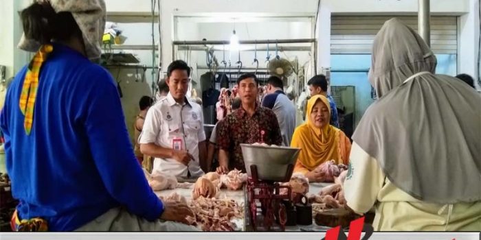 Jelang Ramadhan, Tim Satgas Pangan Bondowoso Gelar Operasi Pasar