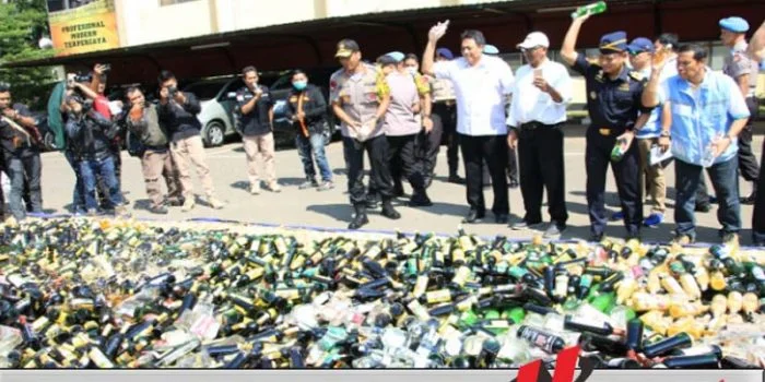 Polda Jabar Musnahkan Ribuan Botol Miras Dan Narkotika