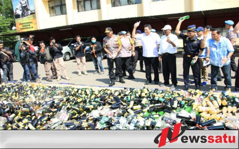 Polda Jabar Musnahkan Ribuan Botol Miras Dan Narkotika