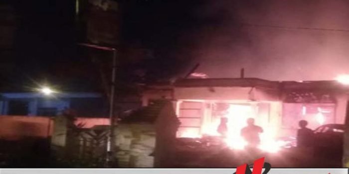 Ratusan Warga Bakar Polsek Tambelangan Sampang