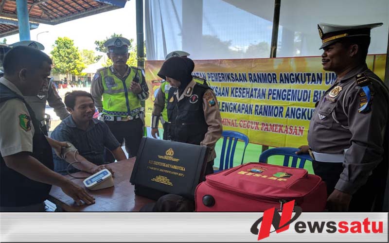 Satlantas Polres Pamekasan Periksa Kesehatan Supir Bus