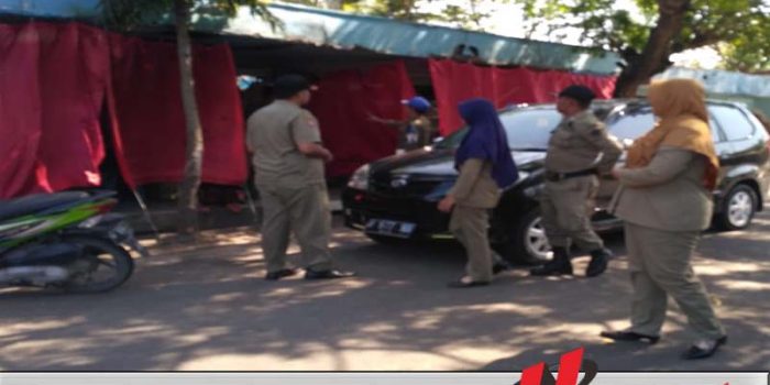 Satpol PP Pamekasan Razia Sejumlah Warung Makan