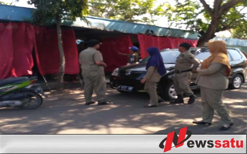 Satpol PP Pamekasan Razia Sejumlah Warung Makan