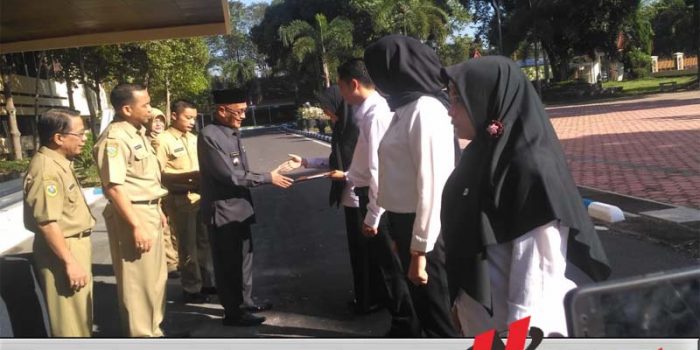 Serahkan 266 SK CPNS, Ini Pesan Bupati Bondowoso