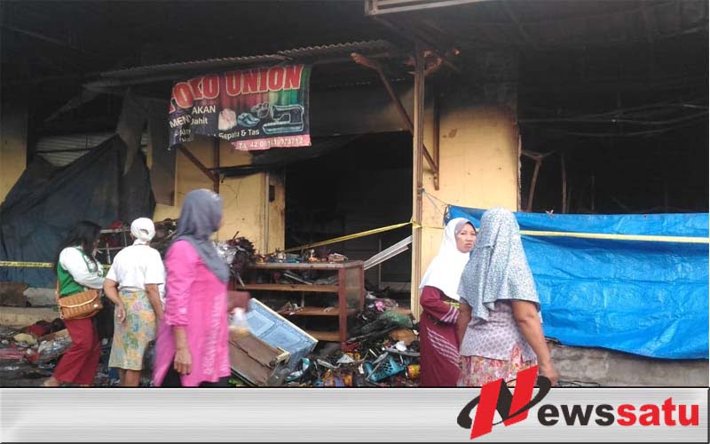 Tim Labfor Polda Jatim Olah TKP Kebakaran Di Pasar Anom Sumenep