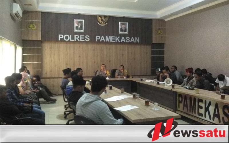 Aktivis Di Pamekasan Ngeluruk Polres