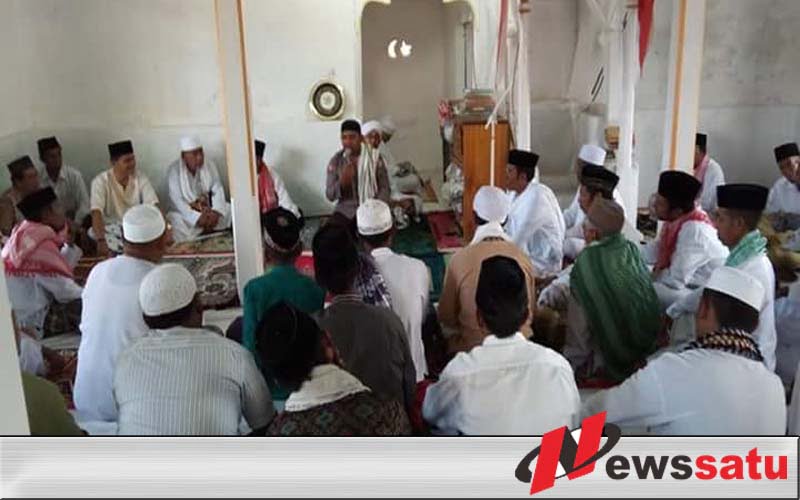 Anggota Polisi Di Kabupaten Buru Membuka Pondok Dakwah Da'i Kamtibmas