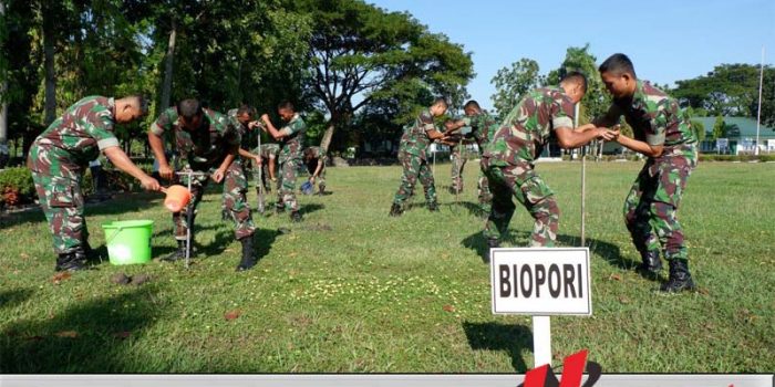 Jaga Lingkungan, TNI Kostrad Ngawi Galakkan Biopori