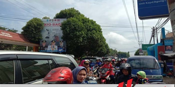 Jelang Hari Raya Idul Fitri, Jalan Mukhtar Saleh Terjadi Macet