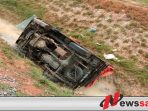 Mobil Carry Terguling Di Ruas Jalan Tol PPKA