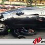Pengemudi Hilang Kendali, Kawasaki Ninja Hantam Mobil Karimun