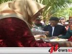 Ribuan Porsi Ketupat Urap Dibagikan Gratis Di Pantai Slopeng