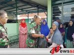 Tukang Becak Dan Warakawuri Dapat Sembako Dari Koramil Simokerto