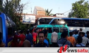 Bus Di Probolinggo Seruduk Sejumlah Sepeda Motor