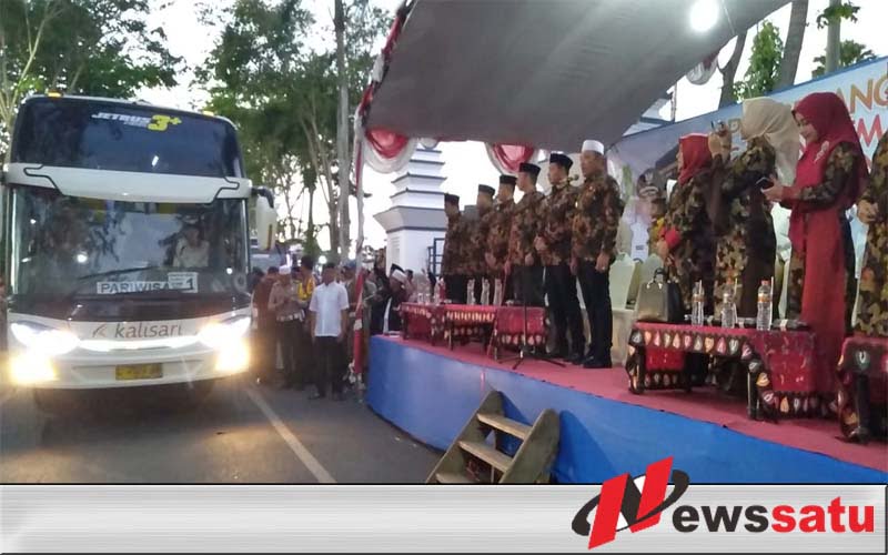 JCH Jamaah Haji Kabupaten Sampang Diberangkatkan