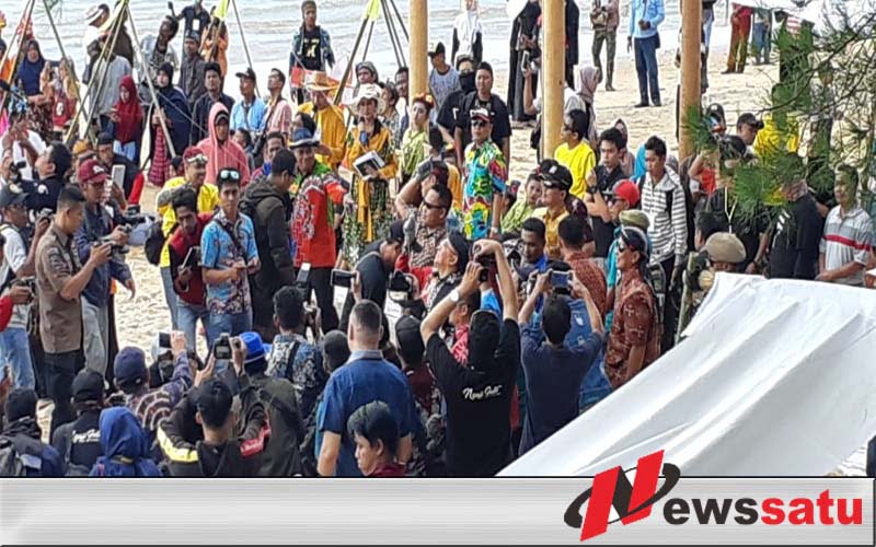 Parade Layang-layang Dan Batik On The Sea 2019 Di Slopeng Sumenep