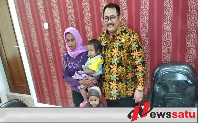 Wabup Bondowoso Bantu Ibu 4 Anak Yatim