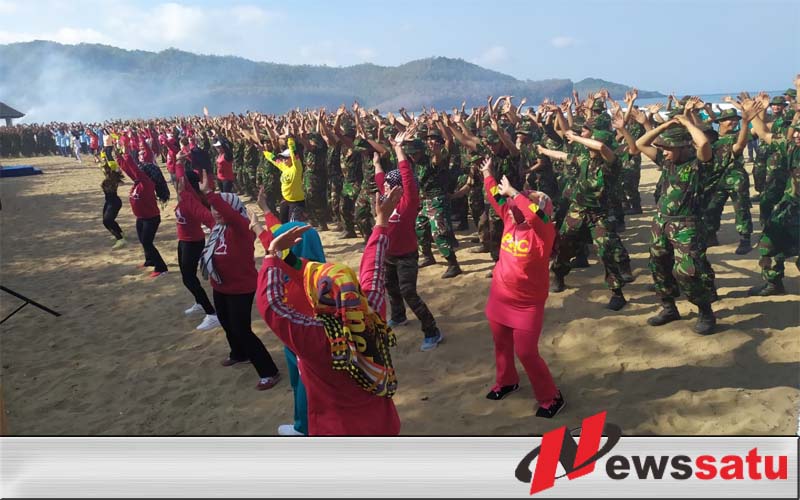Didatangi TNI-AD Dan AU, Pantai Pancer Door Terlihat Bersih
