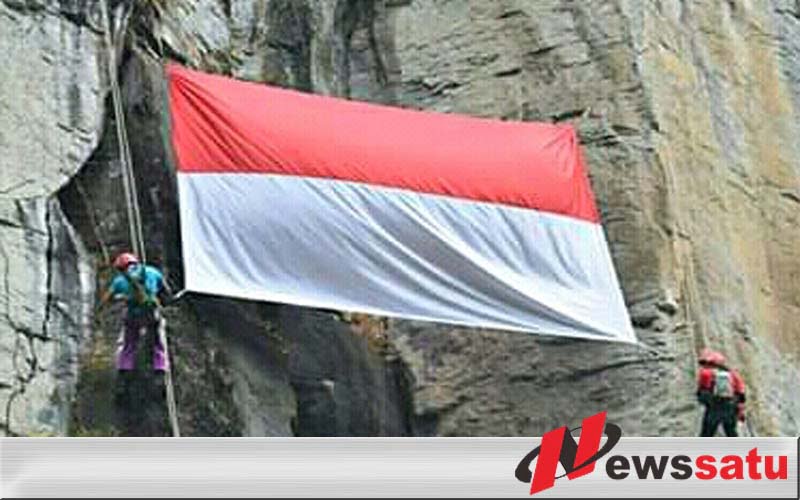 Dwi Warna Di Bukit Rengganis Probolinggo