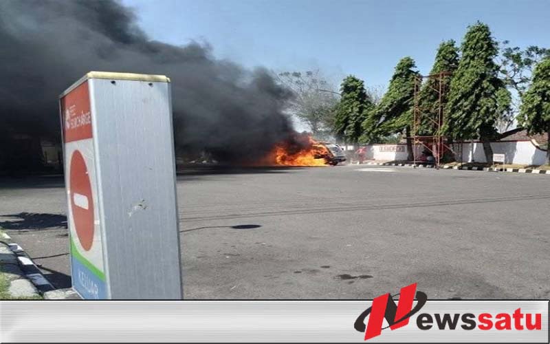 Mobil Terbakar Di SPBU Probolinggo