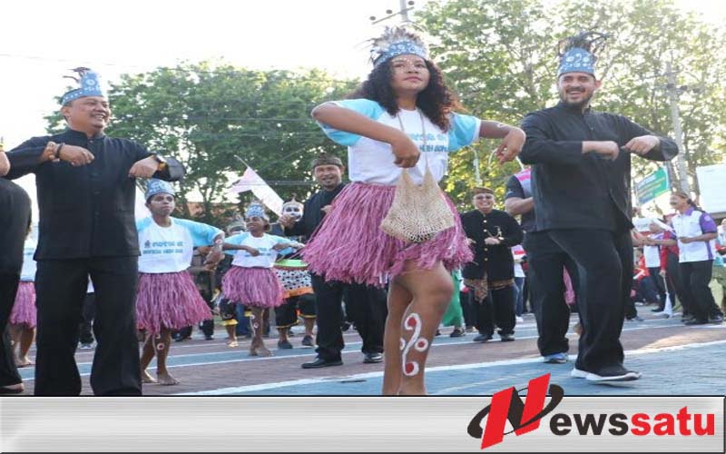 Walikota Dan Wakil Walikota Probolinggo Menari Sasojo Suku Papua