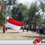 Warga Bondowoso Gelar Upacara Bendera Dengan Kostum Unik
