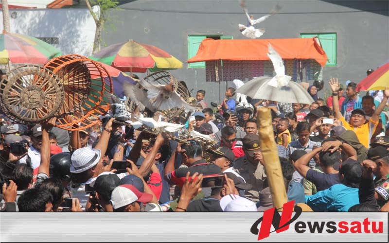 Warga  Bondowoso  Lepas 1945 Merpati meriahkan HUT RI Ke-74