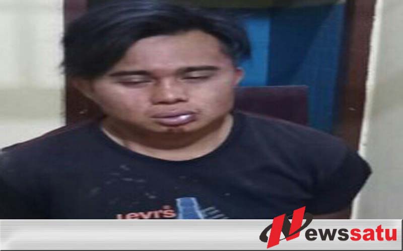 Bawa Celurit, Pria Ini Serang Anggota Polisi Di Kantor Polsek Krejengan