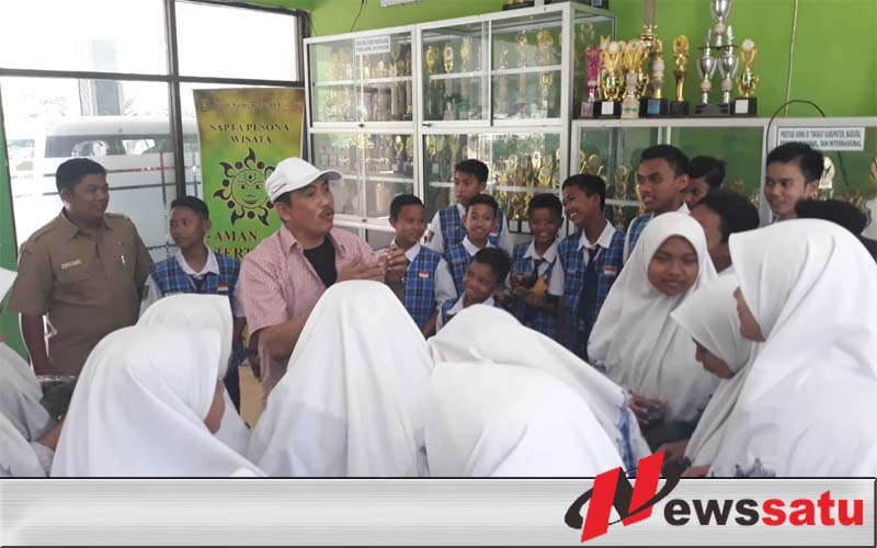Herman DK Berbagi Dengan Anak Yatim Di SMPN 1 Sumenep
