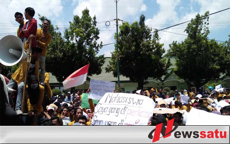 Tolak RUKUHP, Ratusan Mahasiswa Gruduk Kantor DPRD Sumenep