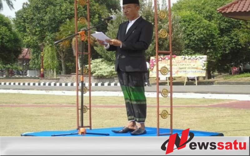 Upacara Pakai Sarung, Cara Pemkab OKI Support Santri