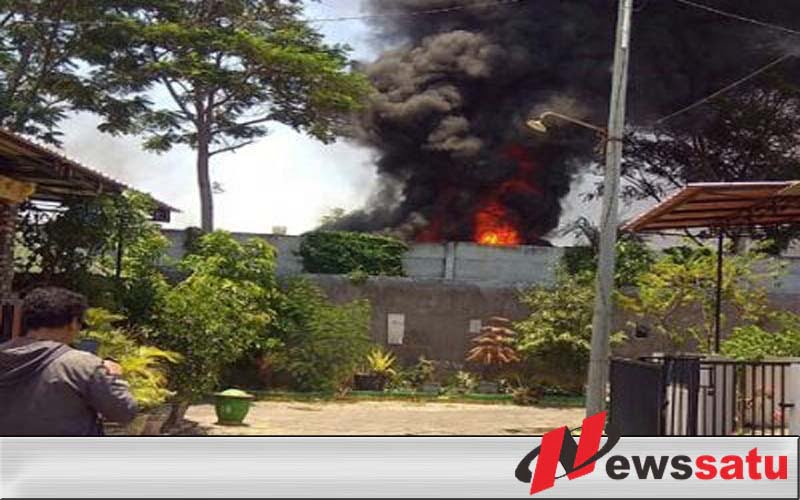 Warga Probolinggo Dibuat Panik Dengan Adanya Kebakaran Di Parkiran Truk
