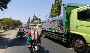 Gara-gara Truk, Jalur Pantura Pajarakan-Kraksan Probolinggo Macet