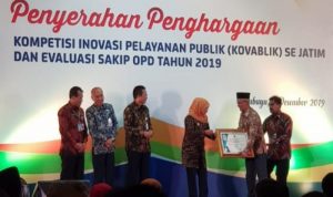 Bupati Bondowoso Terima Penghargaan Gema Saji Dari gubernur Jatim