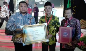 Pemkab Bondowoso Terima Penghargaan Peduli HAM