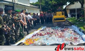 Polres Bondowoso Musnakan Ribuan Botol Miras