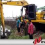 Babinsa Benowo Turun Tangan Antisipasi Hujan
